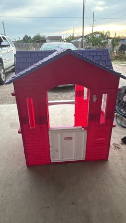 Play house in kitchen$$