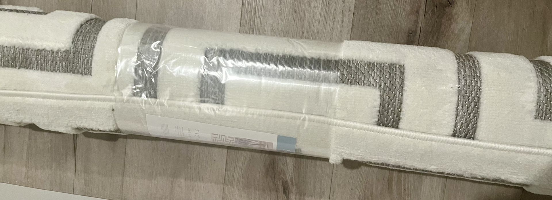 Rug Grey And White 7’10” x 9’10” - Brand New