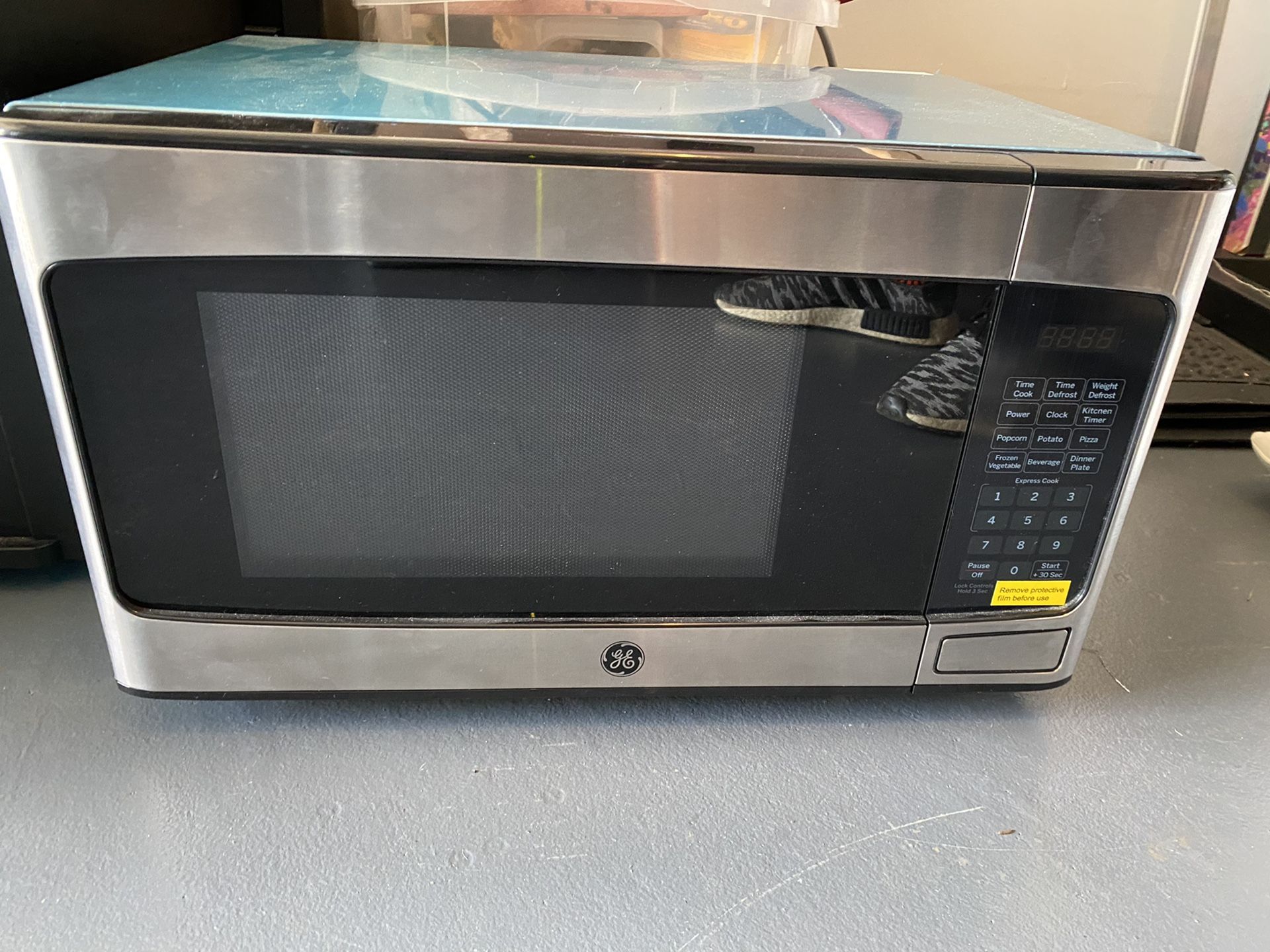 GE 950 watt microwave