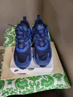 Men NIKE SIZE 10