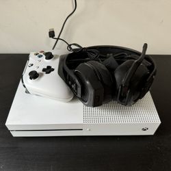 Xbox One S With Rig 800 Gaming Headset 