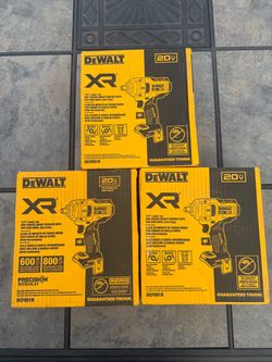 DEWALT 20V MAX XR 1/2" Mid-Torque Impact Wrench DCF891B