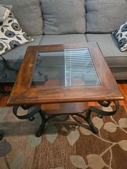 SIDE TABLES / NIGHTSTANDS