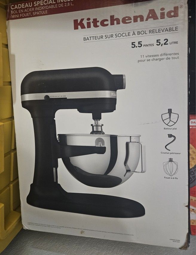 Brand New Kitchenaid 5.5 qt mixer Matte Black