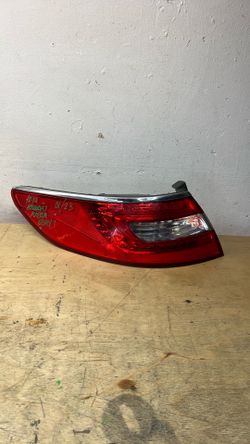 2012 to 2017 Hyundai Azera driver side taillight