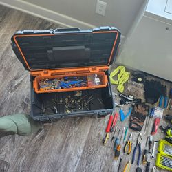 Tool box w/ misc tools!