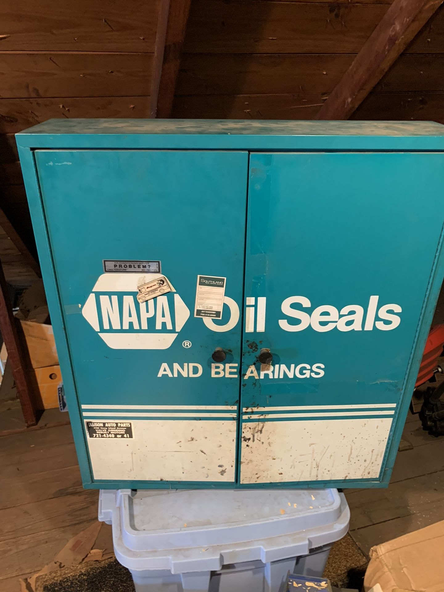 NAPA SEAL CABINET