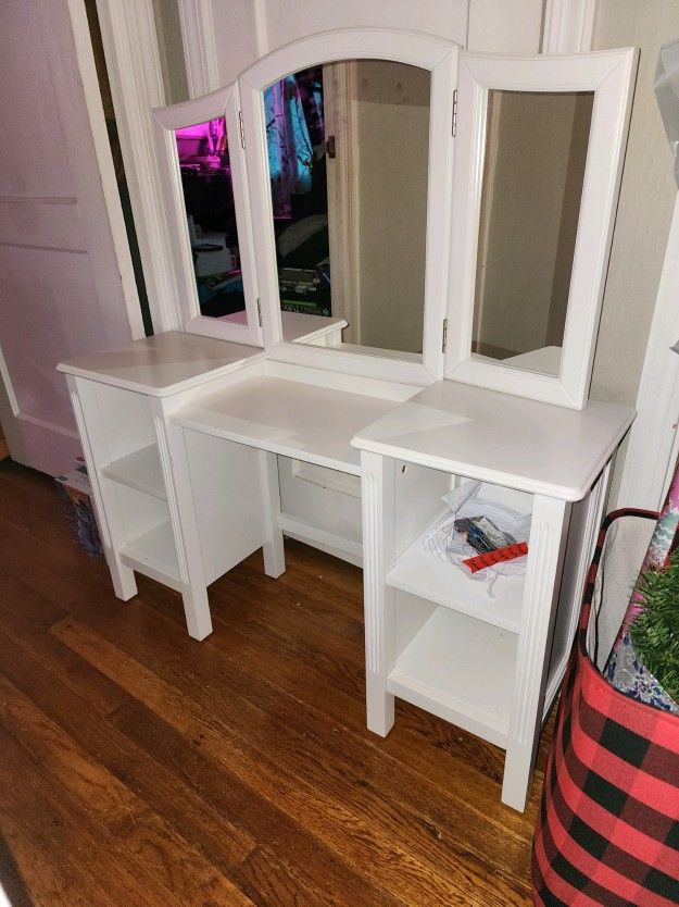 Vanity For Toddlers