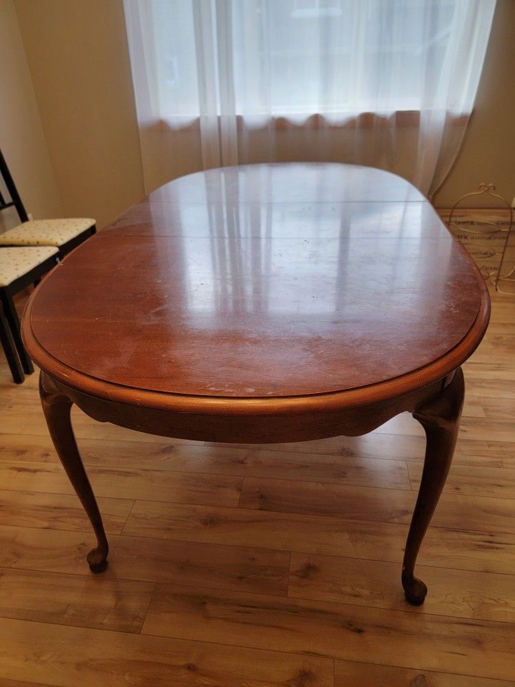 Oval Dining Room Table With  Leaves 