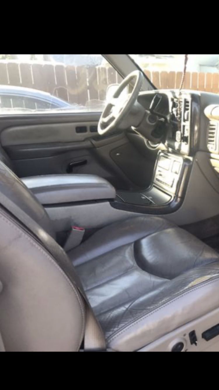 2003 Denali center console for trade