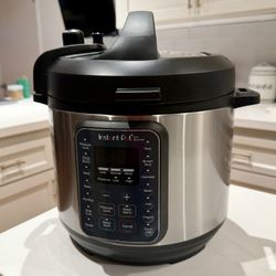 Instant Pot Duo Gourmet Pressure Cooker - LIKE NEW + all accessories 