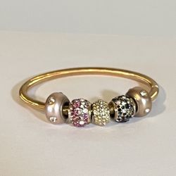 Elegant Gold Bracelet With Five Dazzling Beads 