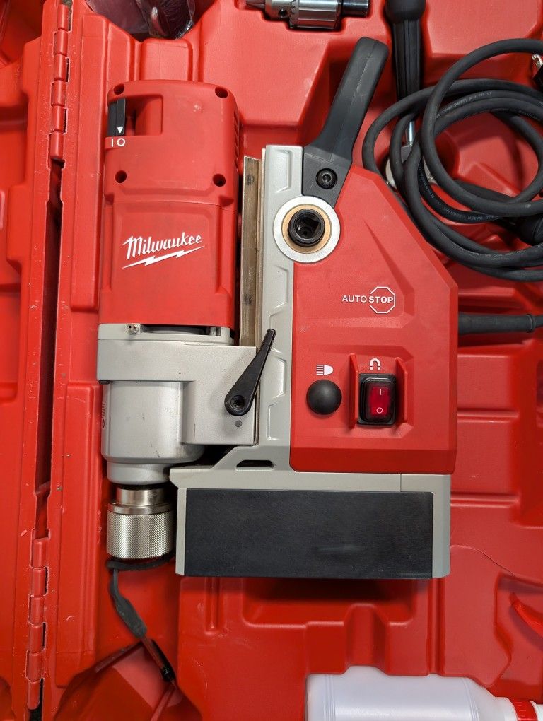 Milwaukee 4272-21 Electromagnetic Drill Kit 1-5/8"