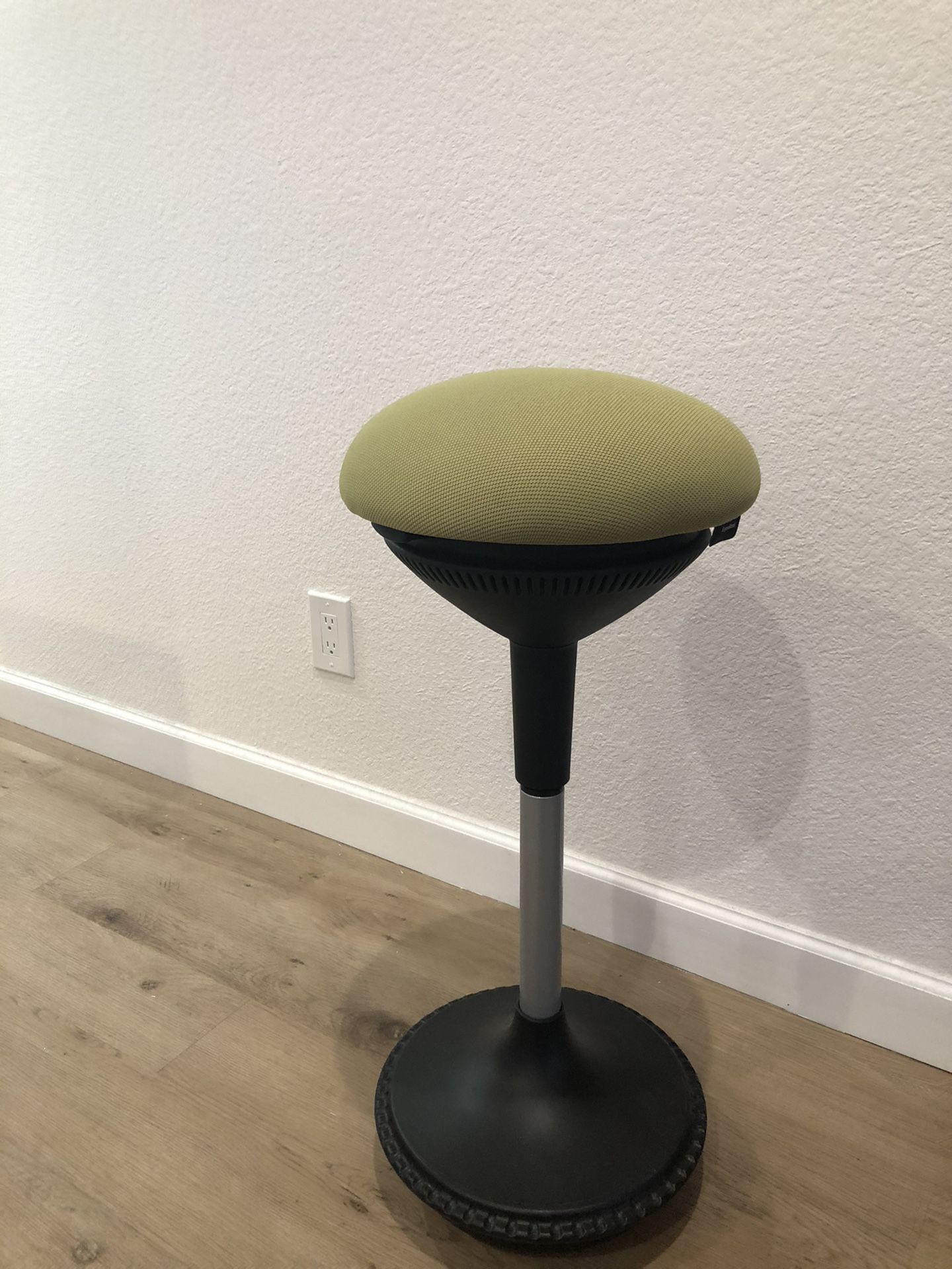 Autonomous Ergo Stool