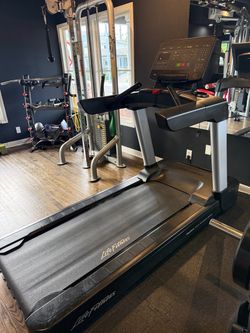 Life Fitness Treadmill