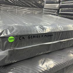 CALIFORNIA KING SIZE SIMMONS BEAUTYREST BLACK SERIES 3 (MEDIUM) MATTRESS & BOX SPRINGS BED SET