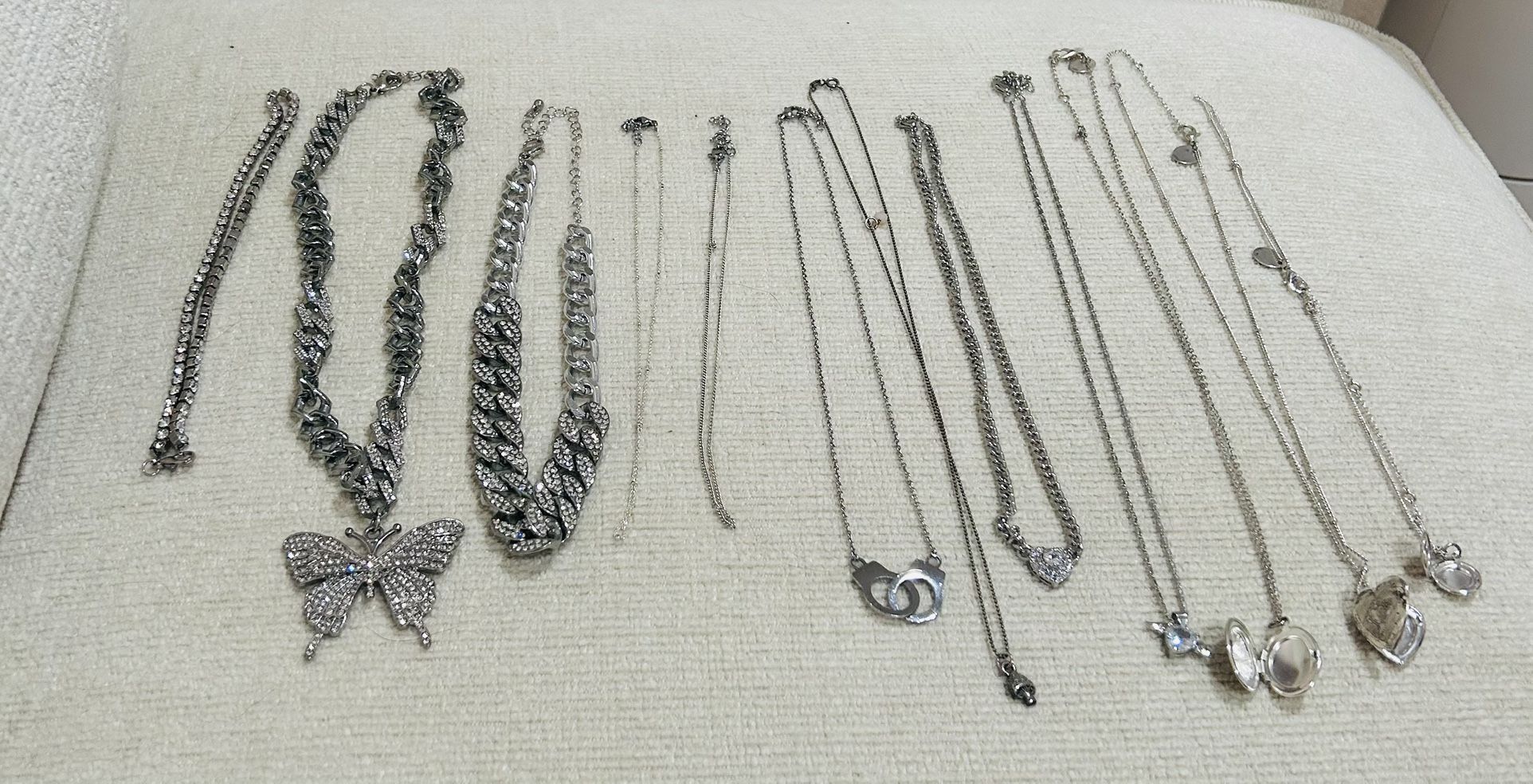 Great Lot Of Lady Necklaces!