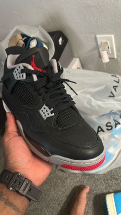 Jordan 4’s black