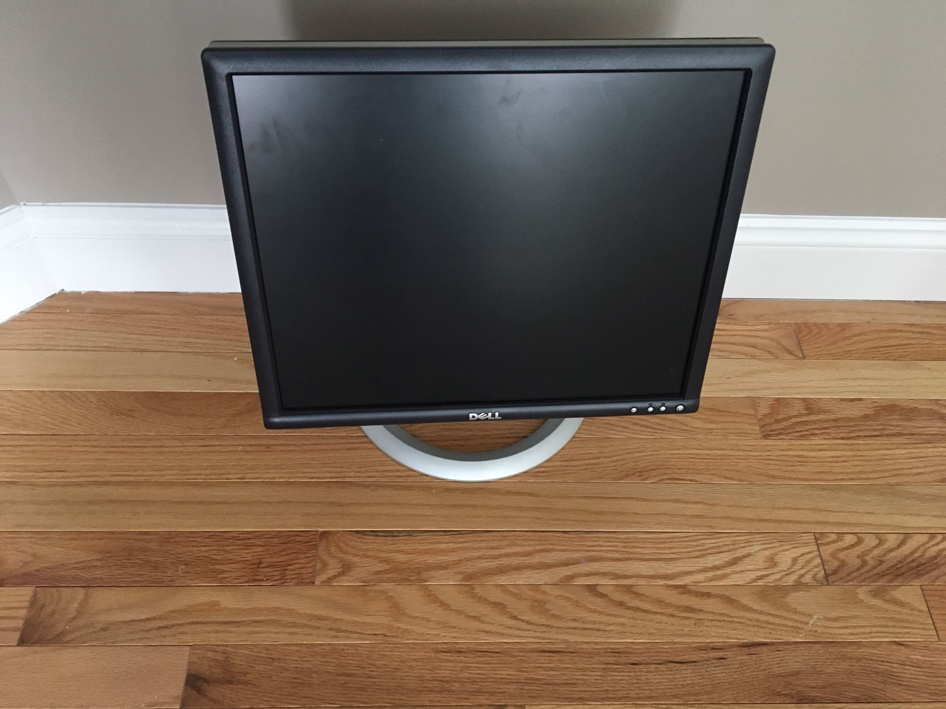 Computer monitor 16 inch Dell
