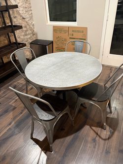 Round Dining Table with 4 Metal Chairs