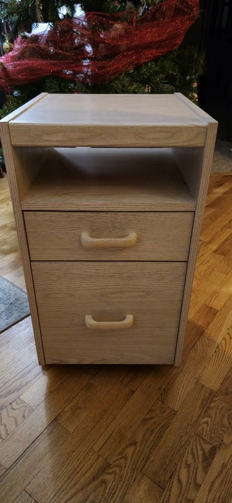 Table on Wheels - End Table/Filing Cabnet