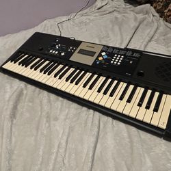 Yamaha YPT-220 Keyboard Piano 