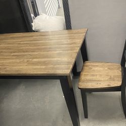 Like New Dining Kitchen Set (4 Chairs)