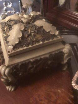 Jewelry box