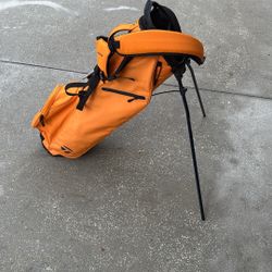 NEW Taylor Made FlexTech Carry Stand Golf Bag