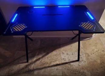 GAMING DESK