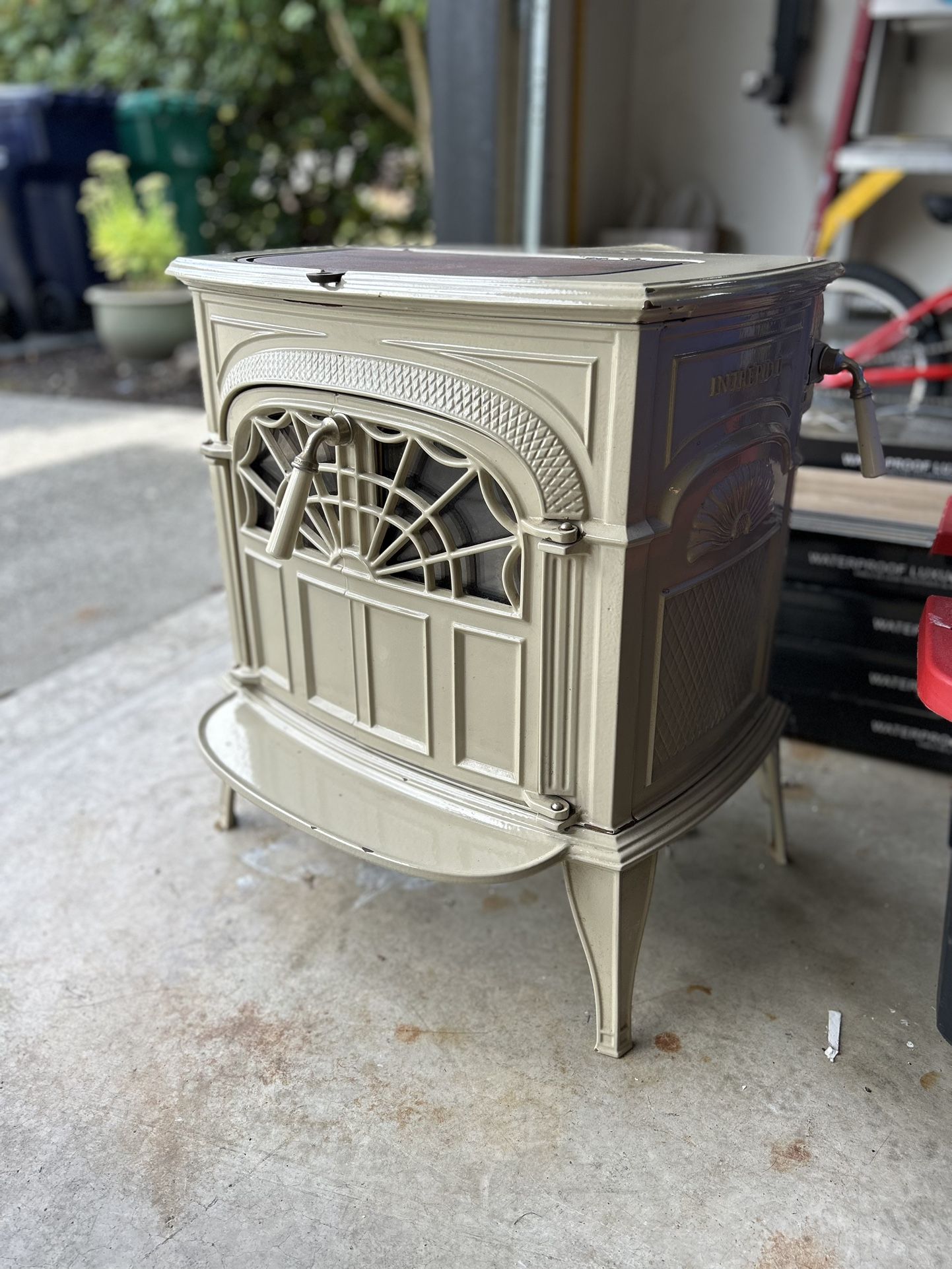 Vermont Castings Intrepid 2 Wood Stove