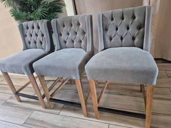 Beautiful Set 3 bar Stools 24' from the seat to the floor