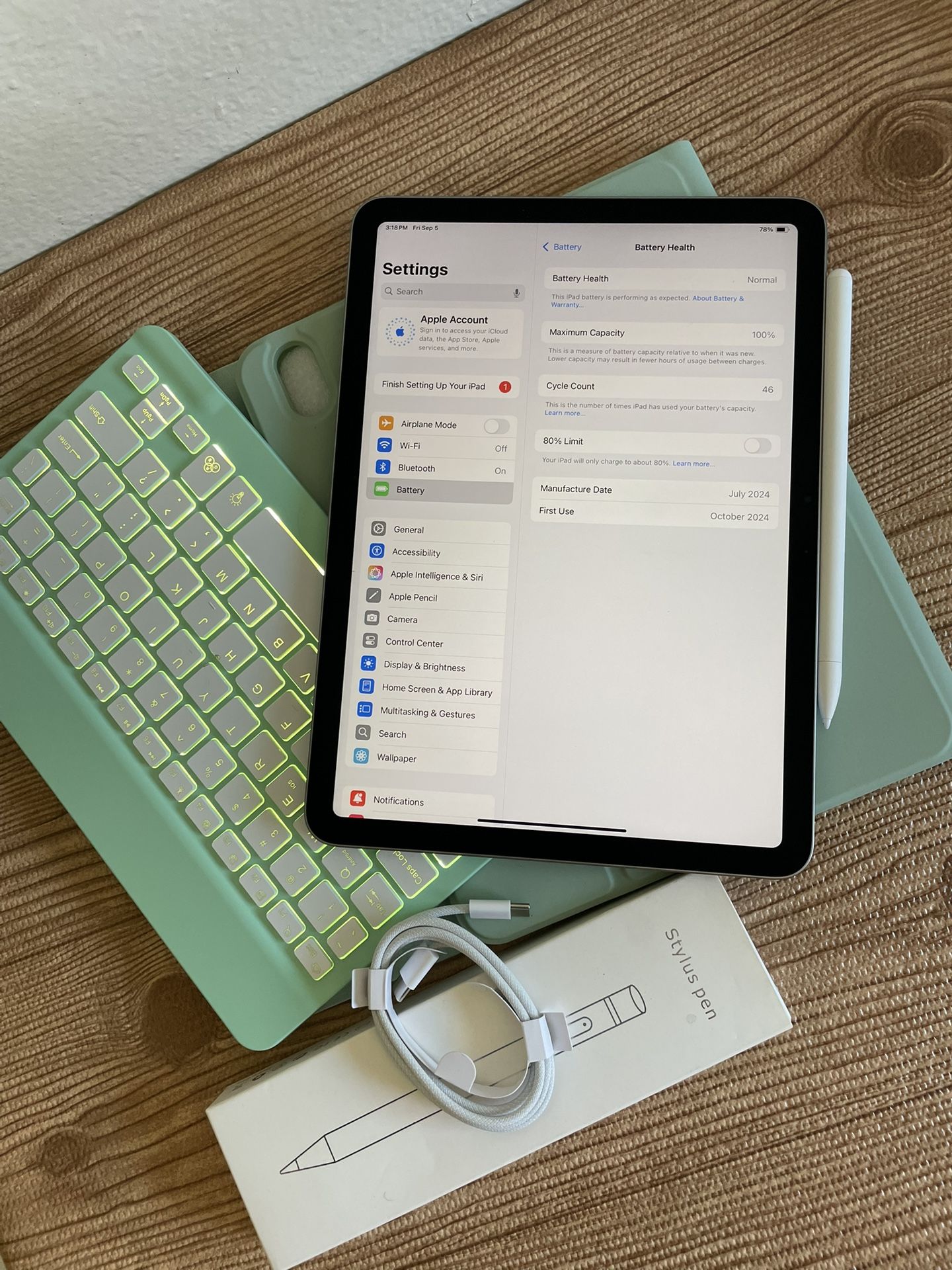 Apple iPad Air 11” M2 chip 128GB (2024 model / Gray) with keyboard and Pencil (100% battery) 