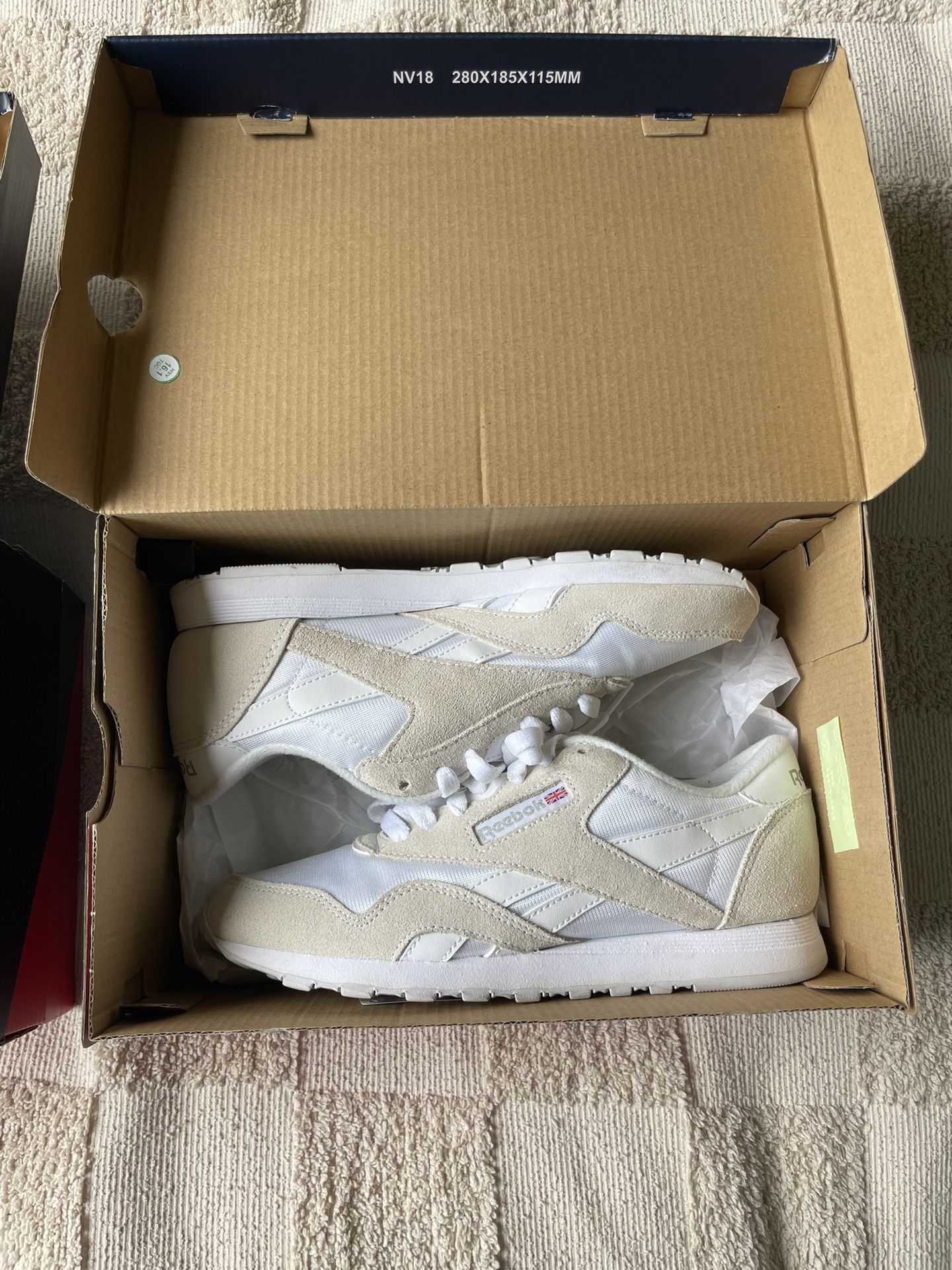 Women’s Size 7 Reebok classics