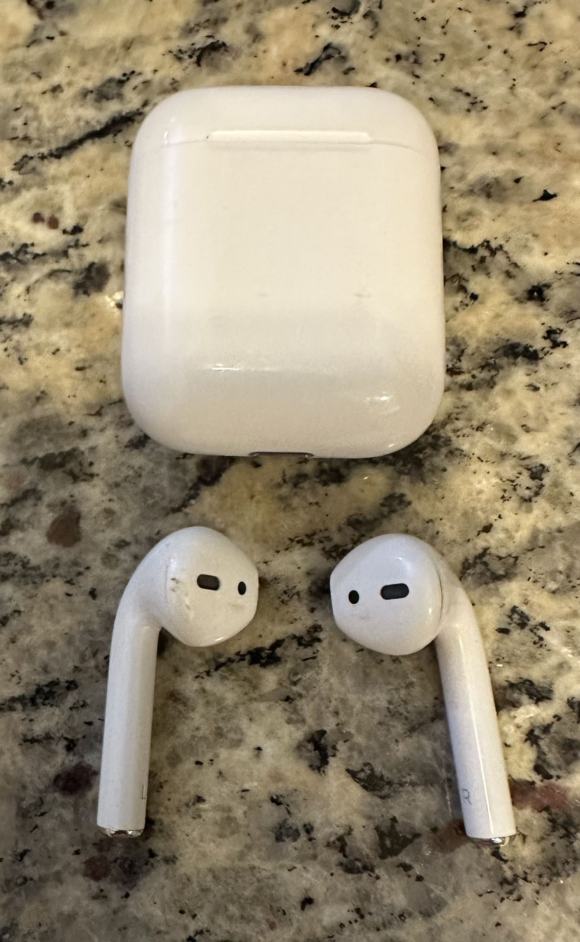 Apple AirPods Gen 2