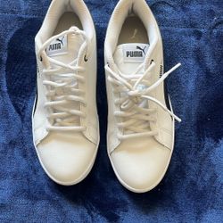 Pre-owned Pumas Size 4 Women’s