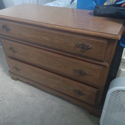 Dresser, used, Functions Good