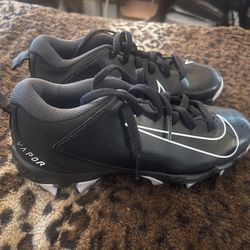 Nike Cleaks Size 2  Good Condition 