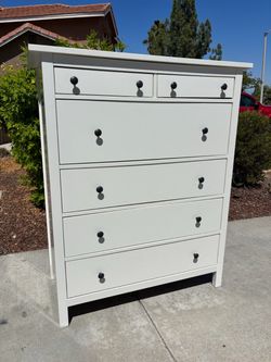 White 6 Drawer Modern Dresser Chest of Drawers Furniture Great Condition