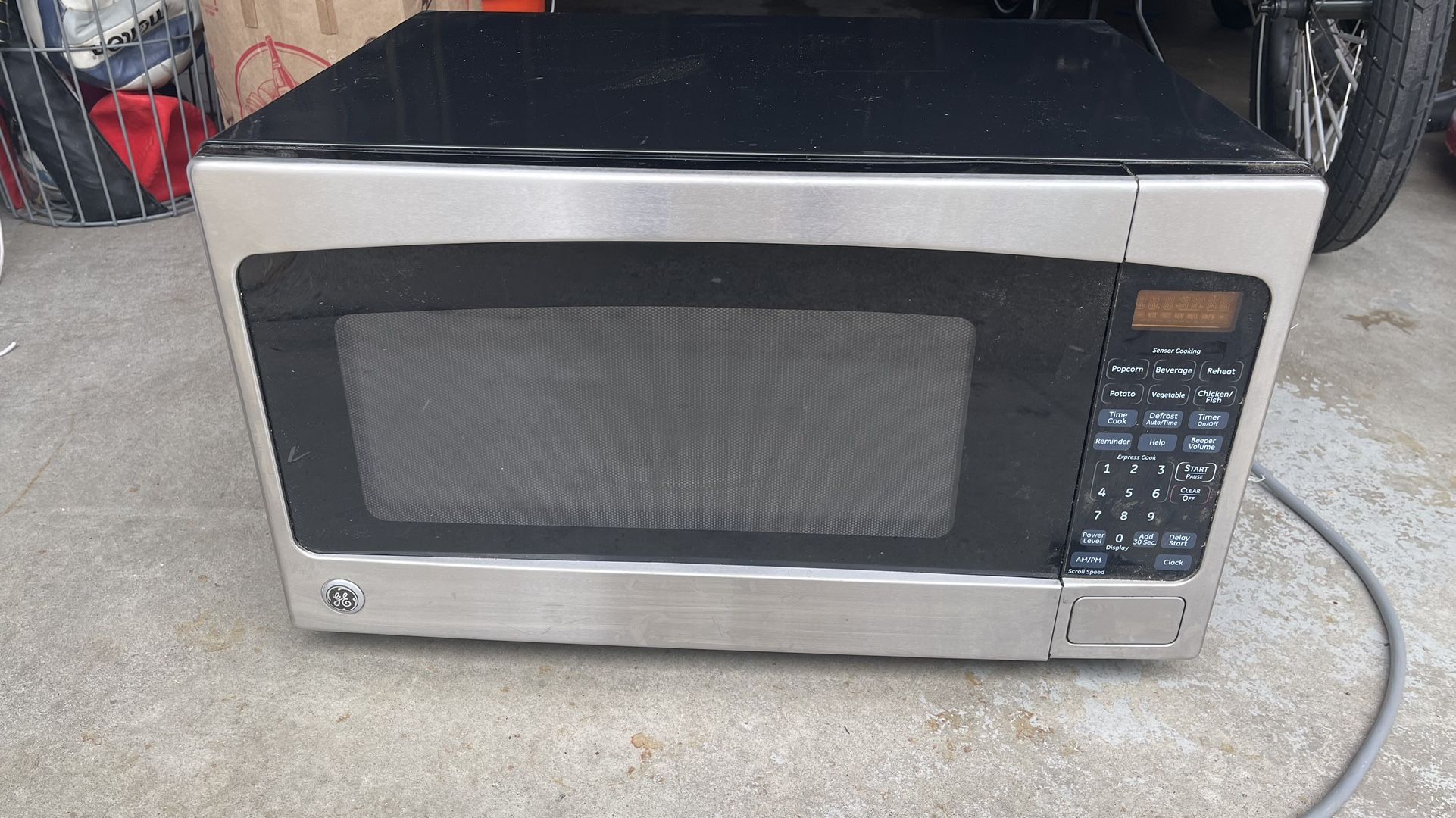 GE 2.0 Cu. Ft. Capacity Countertop Microwave