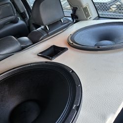 2 15inch  Speakers In Good Condition