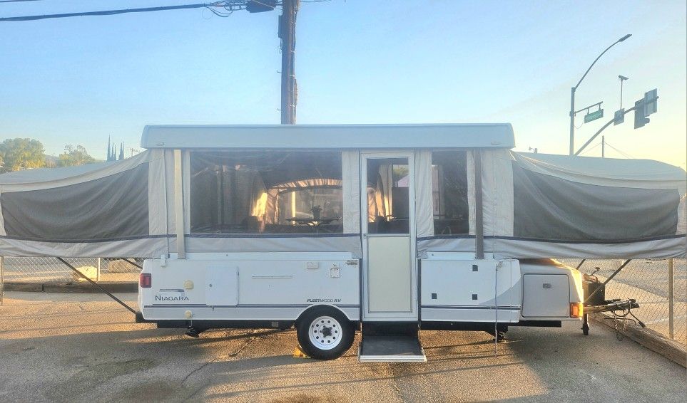2004 Coleman/fleetwood Niagara
