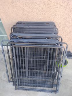 Play pen gates
