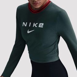 WOMENS NIKE SPORTSWEAR CHILL KNIT SLIM LONG-SLEEVE CROPPED GRAPHIC TEE, M