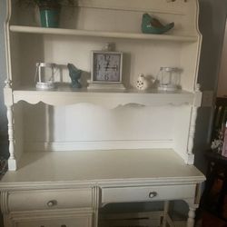 Beautiful White Desk And Book Shelfs 