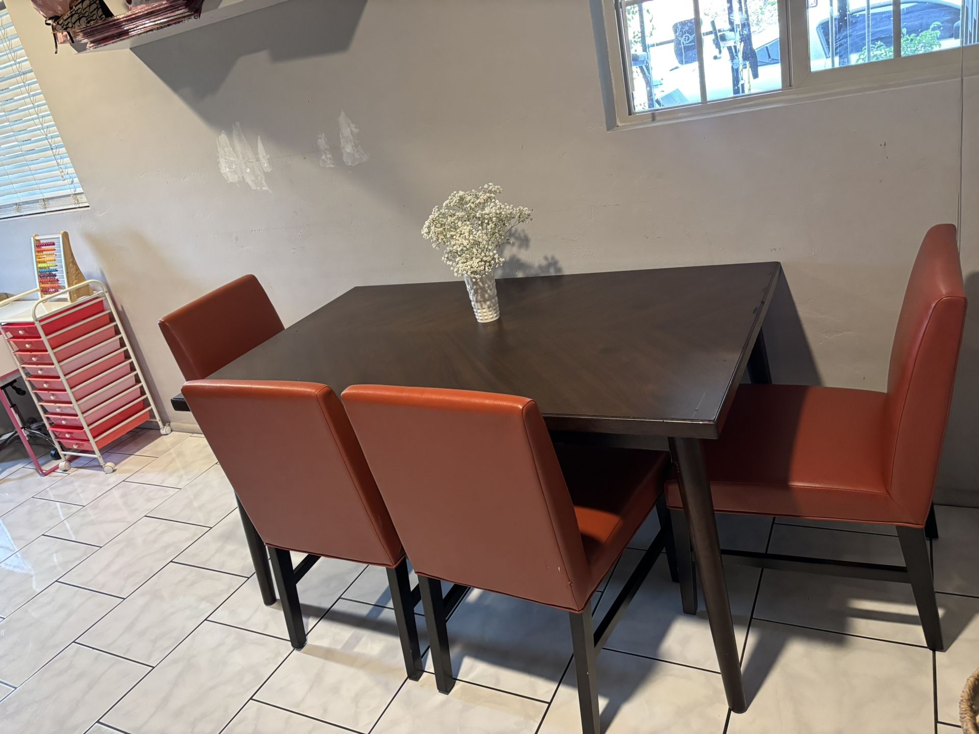Dining Table & Chairs 