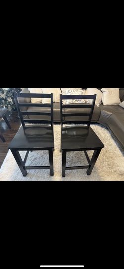 2 sillas y un banco en buen estado, recoger en Berwyn. 2 chairs and a bench in good condition, pick up in Berwyn