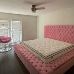 👑 Glamorous Pink Velvet Queen Bed - Brand New!