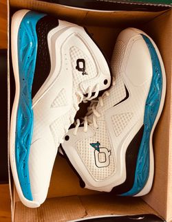 Q4  Sneakers  Q4MB-Men's 10.5, NEW