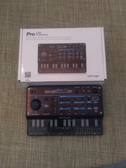 Behringer Pro Vs mini synth